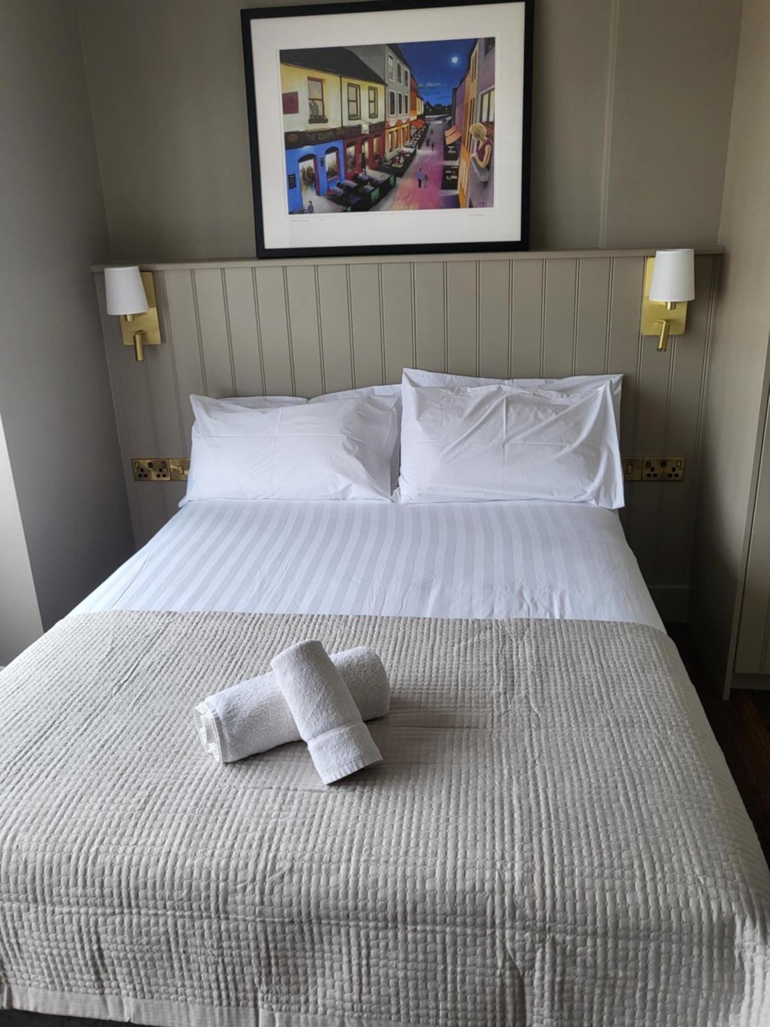 Urban Nest Townhouse Bed and Breakfast Γκάλγουεϊ Εξωτερικό φωτογραφία