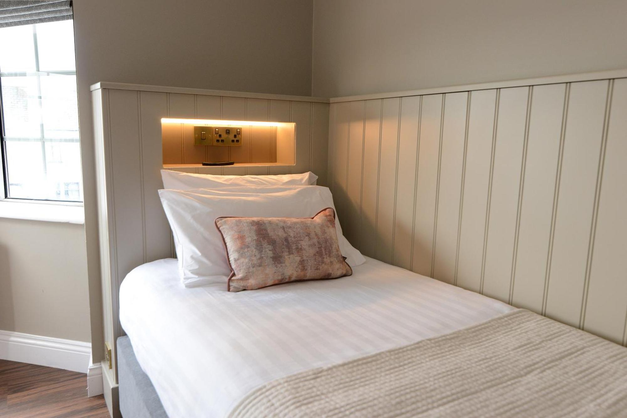 Urban Nest Townhouse Bed and Breakfast Γκάλγουεϊ Εξωτερικό φωτογραφία