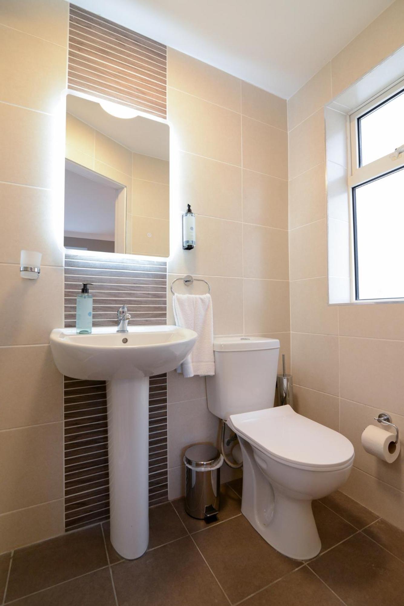 Urban Nest Townhouse Bed and Breakfast Γκάλγουεϊ Εξωτερικό φωτογραφία