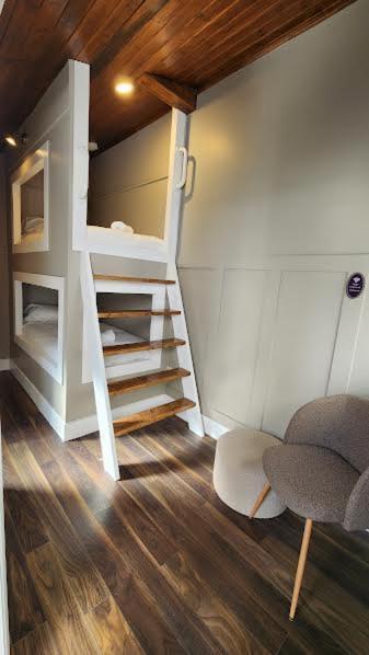 Urban Nest Townhouse Bed and Breakfast Γκάλγουεϊ Δωμάτιο φωτογραφία